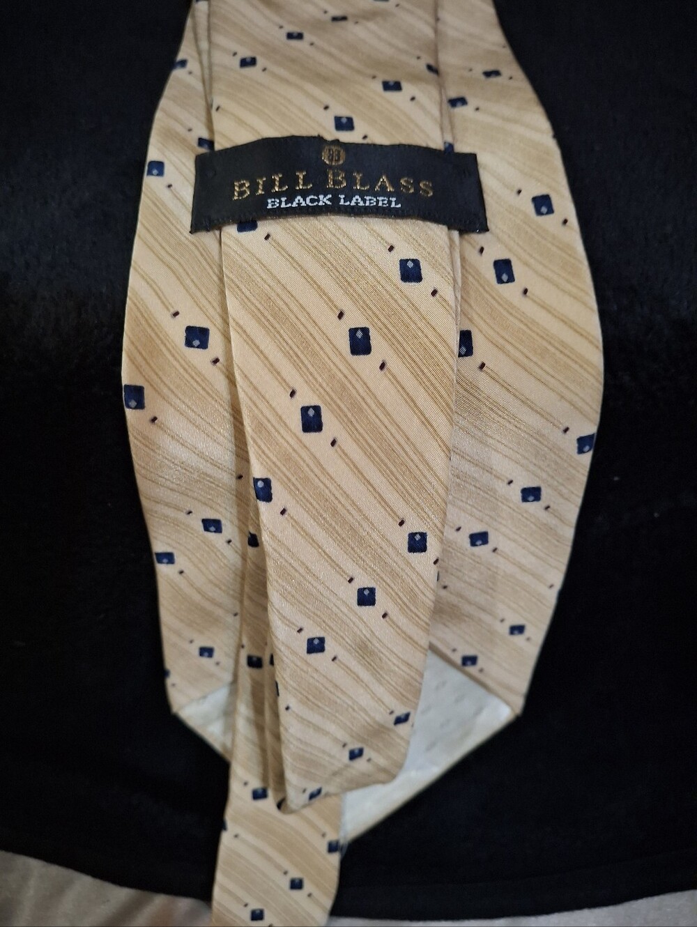 Bill Blass Cream Tie With Navy Diamond Motif View 2